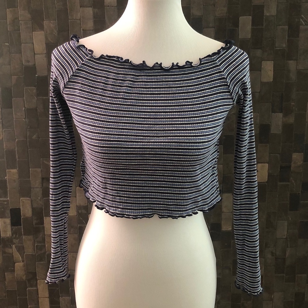 ⬇️$10Juniors H&M Blue Striped Long Sleeve Crop Top